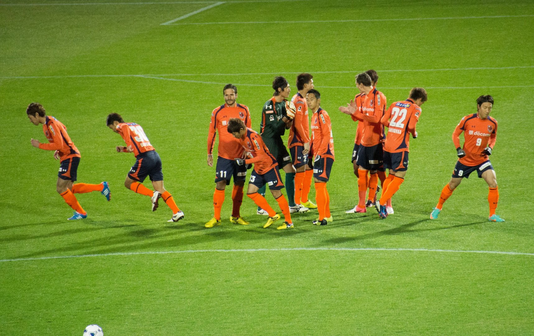 包含球队排兵布阵，比赛策略周密迎战来势汹汹对手的词条