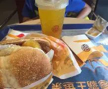 九游娱乐-汉堡老将完成百场里程碑，球迷献上掌声(汉堡近期战绩)